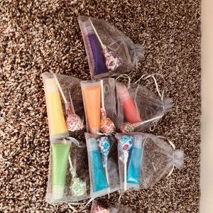 Homemade aesthetic lipgloss... Comment for colors